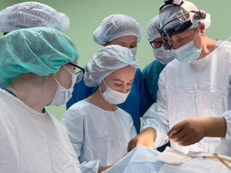 Первая операция по установке импланта Ponto в Якутии прошла при поддержке компании «ОТОПРОМ»