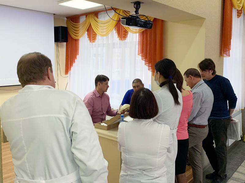 Алтайский хирург провел первую операцию по установке импланта Ponto
